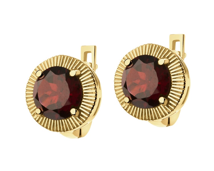 14 K Yellow Gold Earrings with Synthetic Garnet