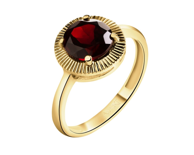 14 K Yellow Gold Ring with Synthetic Garnet