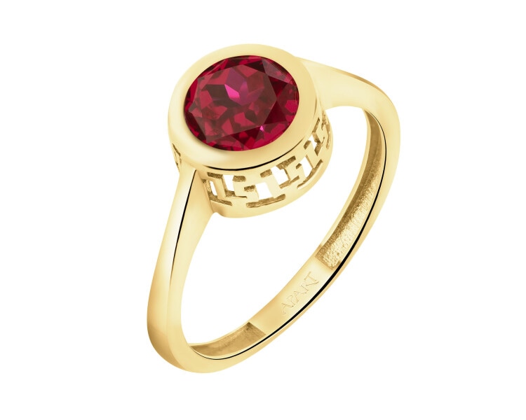 8 K Yellow Gold Ring with Synthetic Corundum