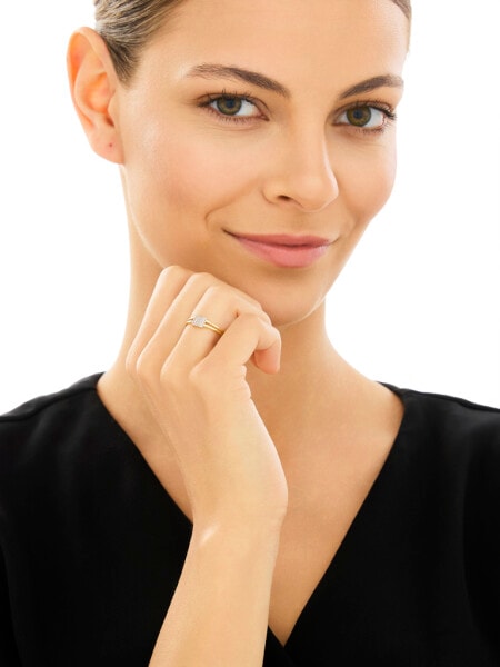 Złoty pierścionek z cyrkoniami