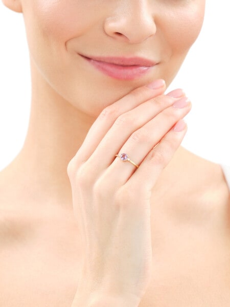 Pierścionek z żółtego złota z brylantami i ametystem - próba 375