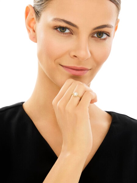 Złoty pierścionek z cyrkonią