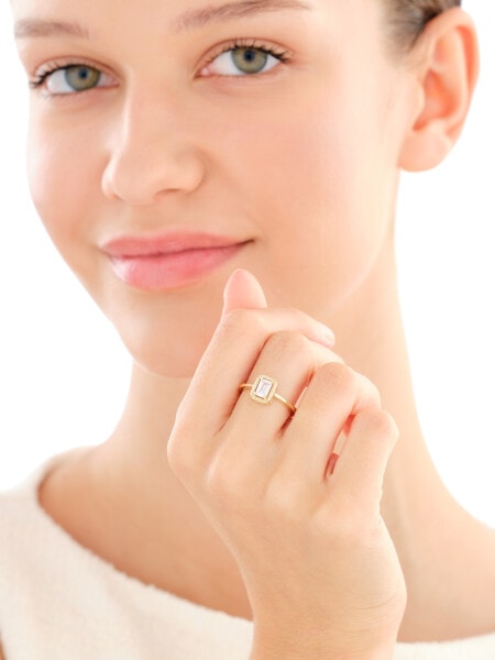 Złoty pierścionek z cyrkonią