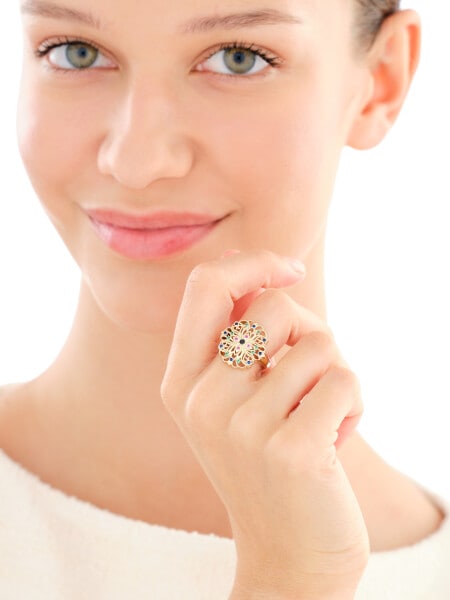 Złoty pierścionek z cyrkoniami - rozeta