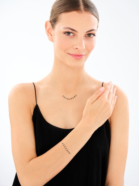 Złoty naszyjnik z onyksami syntetycznymi - kulki