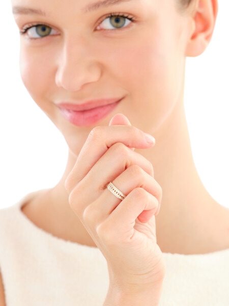 Złoty pierścionek z cyrkoniami