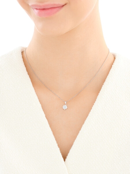 Stříbrný přívěsek se syntetickým opálem a zirkony