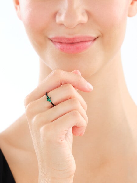 Stříbrný prsten se zirkony