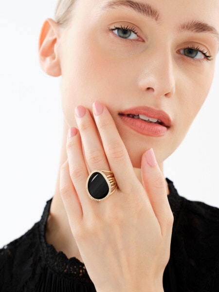 Złoty pierścionek z cyrkoniami