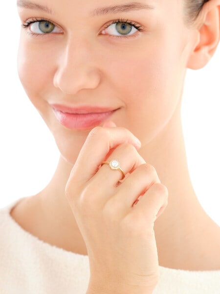 8 K Yellow Gold Ring with Cubic Zirconia