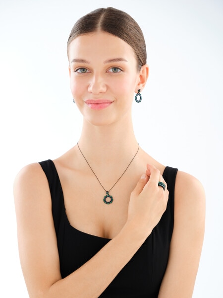 Stříbrný prsten se zirkony