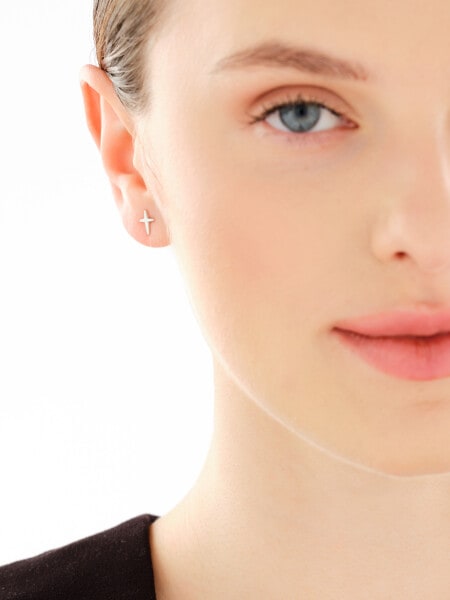 Pojedynczy srebrny kolczyk - krzyż