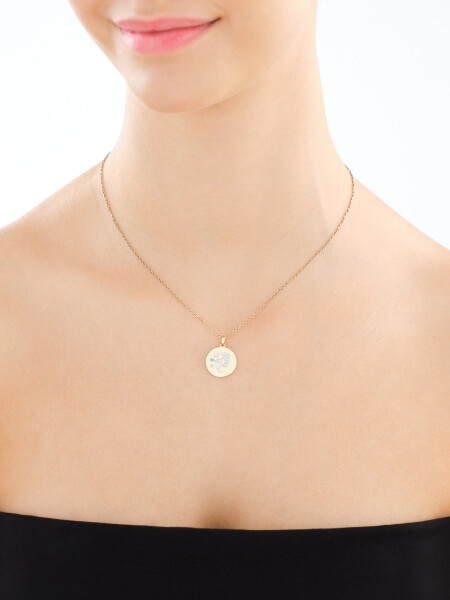 Złota zawieszka z emalią i masą perłową - stópki, serca