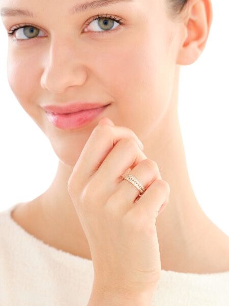 Złoty pierścionek z cyrkoniami