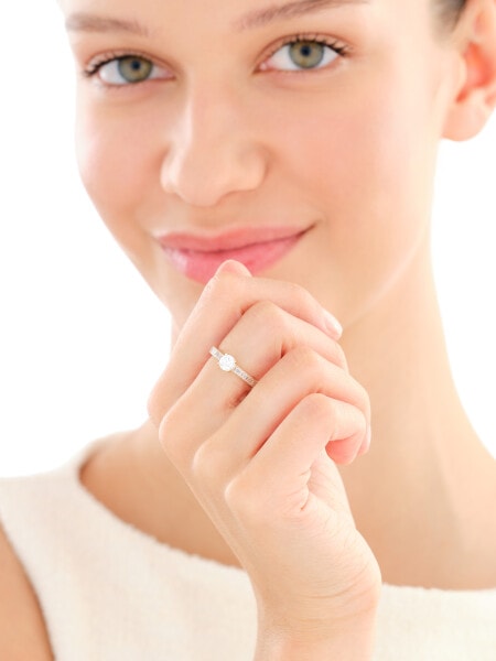 Złoty pierścionek z cyrkoniami