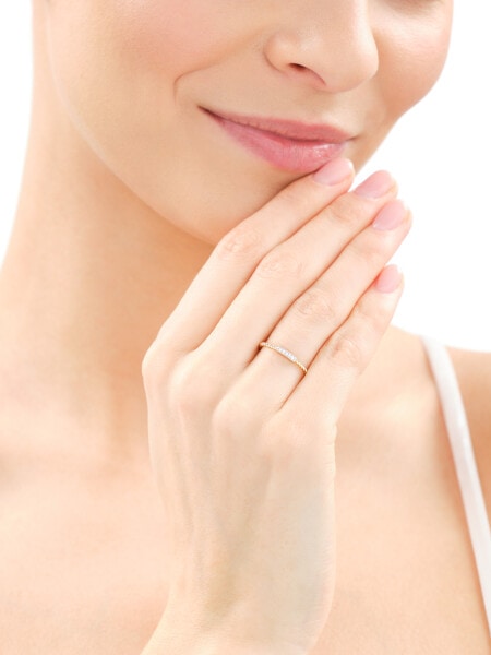 Pierścionek z żółtego złota z brylantami - 0,03 ct - próba 375