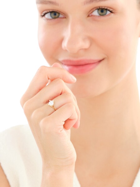 8 K Yellow Gold Ring with Cubic Zirconia