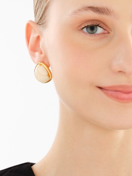 Kolczyki z mosiądzu pozłacane z detalami z masy żywicznej