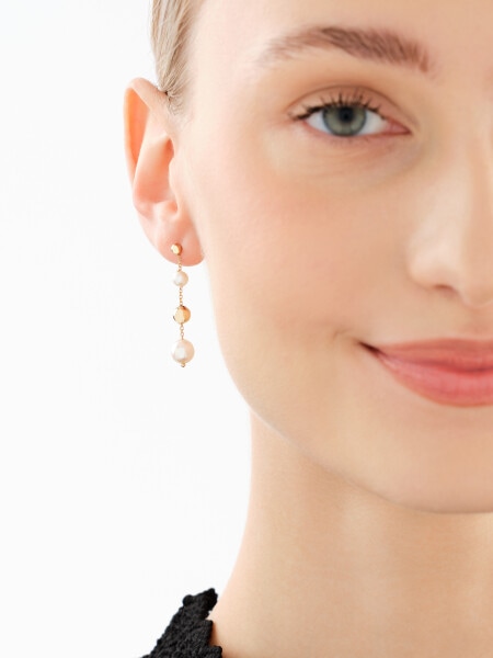 14 K Yellow Gold Dangling Earring with Pearl