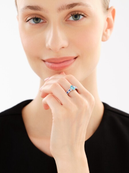 Stříbrný prsten se zirkony