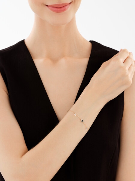 9 K Yellow Gold Bracelet with Synthetic Onyx