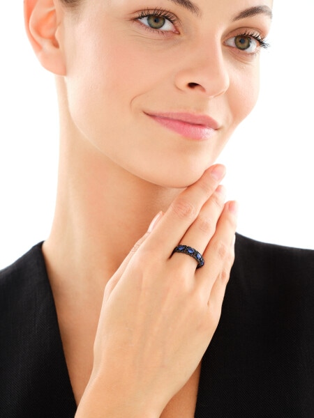 Stříbrný prsten se zirkony