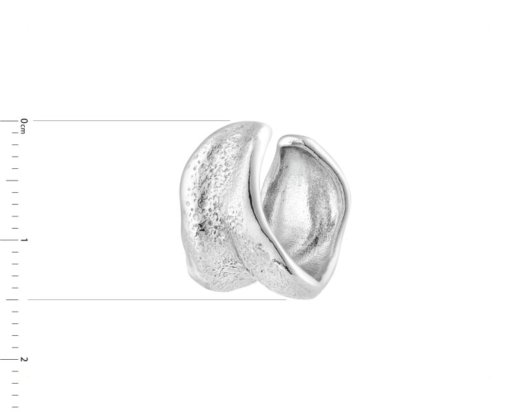 Stříbrná náušnice