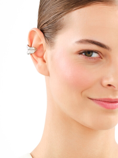 Stříbrná náušnice