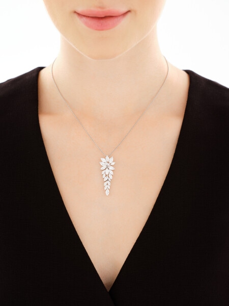 Stříbrný přívěsek se zirkony