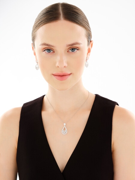 Stříbrný přívěsek se zirkony