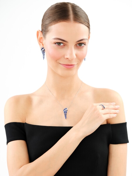 Stříbrný prsten se zirkony