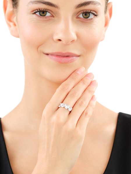 Stříbrný prsten se zirkony