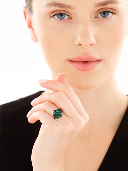 Stříbrný prsten se zirkony