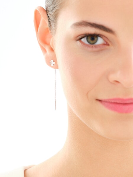 Pojedynczy srebrny kolczyk - koniczyna