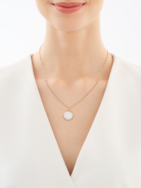 Złota zawieszka z emalią i masą perłową - stópki, dziewczynka