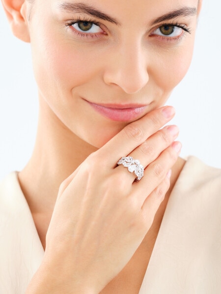 Stříbrný prsten se zirkony