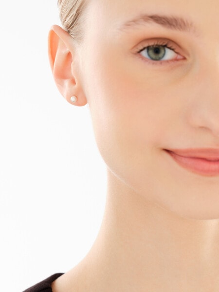 14 K Yellow Gold Earrings with Pearl