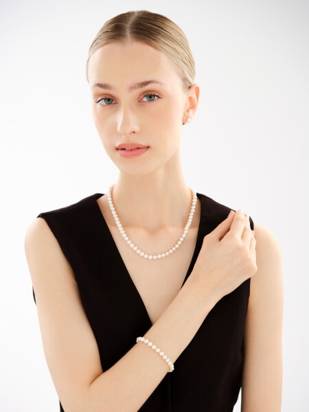 9 K Yellow Gold Earrings with Pearl