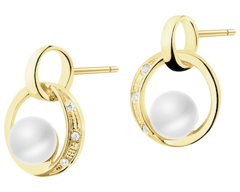 8 K Yellow Gold Earrings with Pearl