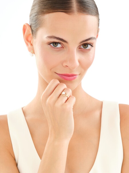 8 K Yellow Gold Earrings with Pearl