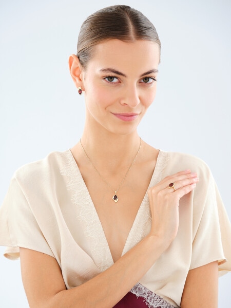 Złota zawieszka z granatem