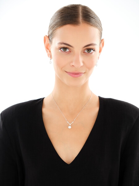 Stříbrný náhrdelník se zirkony