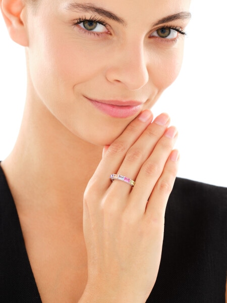 Stříbrný prsten se zirkony