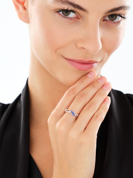 Stříbrný prsten se zirkony