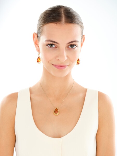 Stříbrný přívěsek s jantarem