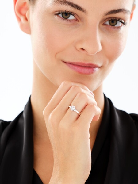 Stříbrný prsten se zirkony