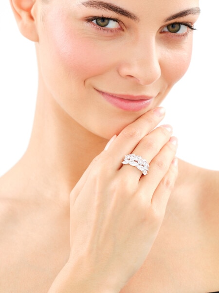 Stříbrný prsten se zirkony