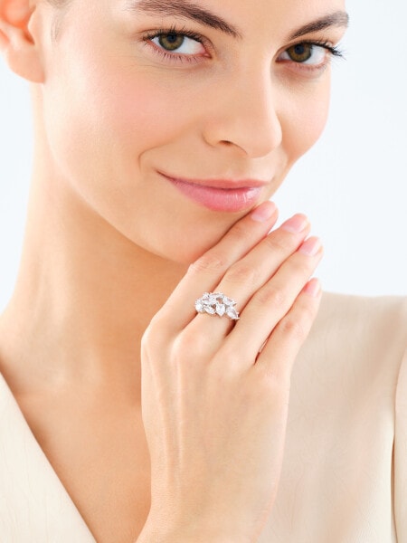 Stříbrný prsten se zirkony