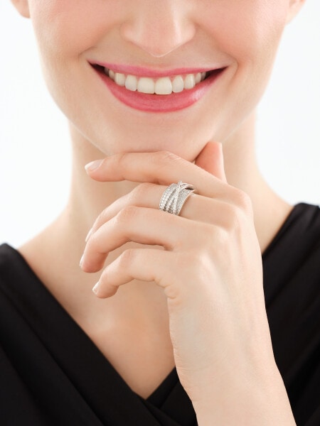 Stříbrný prsten se zirkony