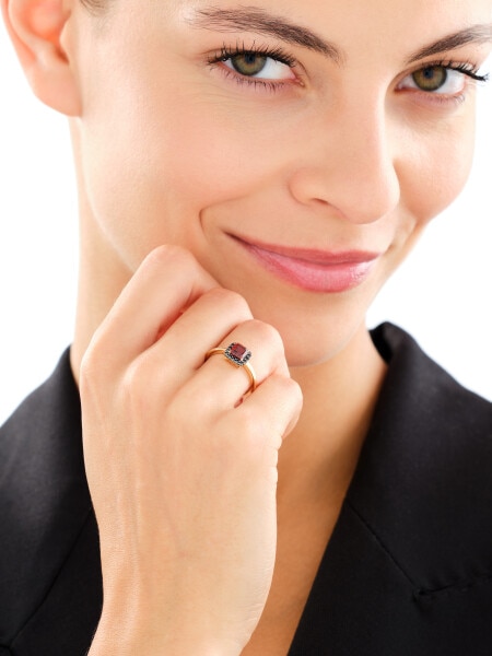 Pierścionek z żółtego złota z czarnymi brylantami i granatem - próba 585